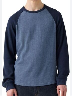 Levi's Two-Tone Raglan Crewneck Sweater - Light Blue & Navy